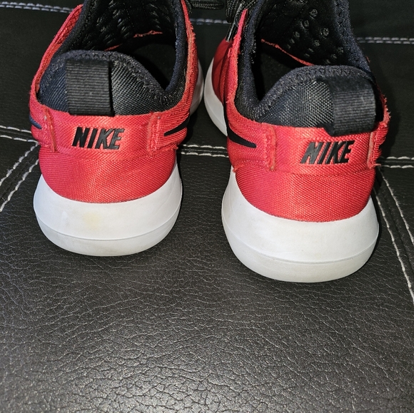 Nike Red and Black Size 6 - Picture 4 of 6